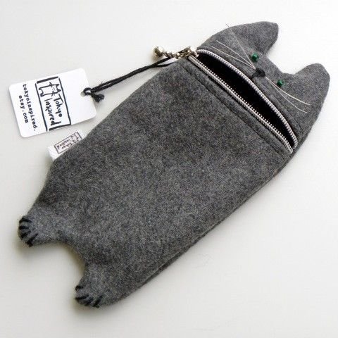 forrás: https://www.etsy.com/listing/53651000/ipod-case-or-camera-zipper-pouch-hungry